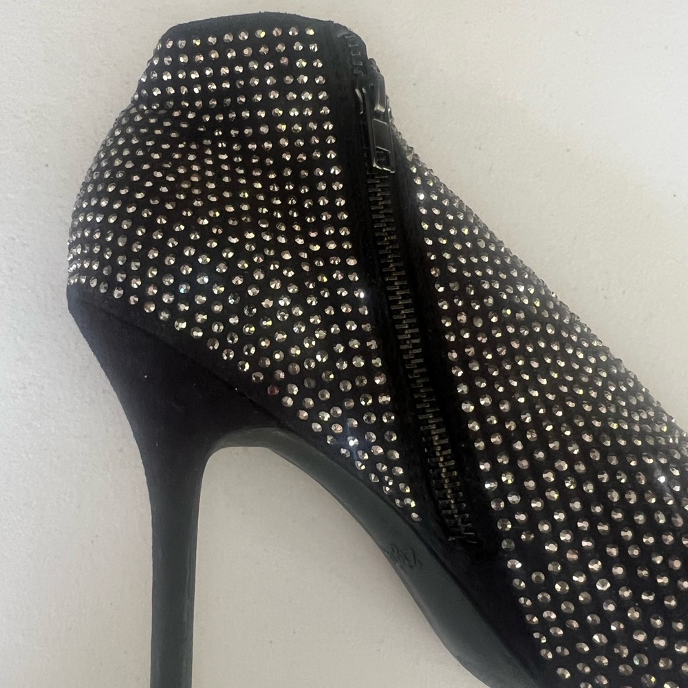 Elegant Black Stiletto Heels with Rhinestones